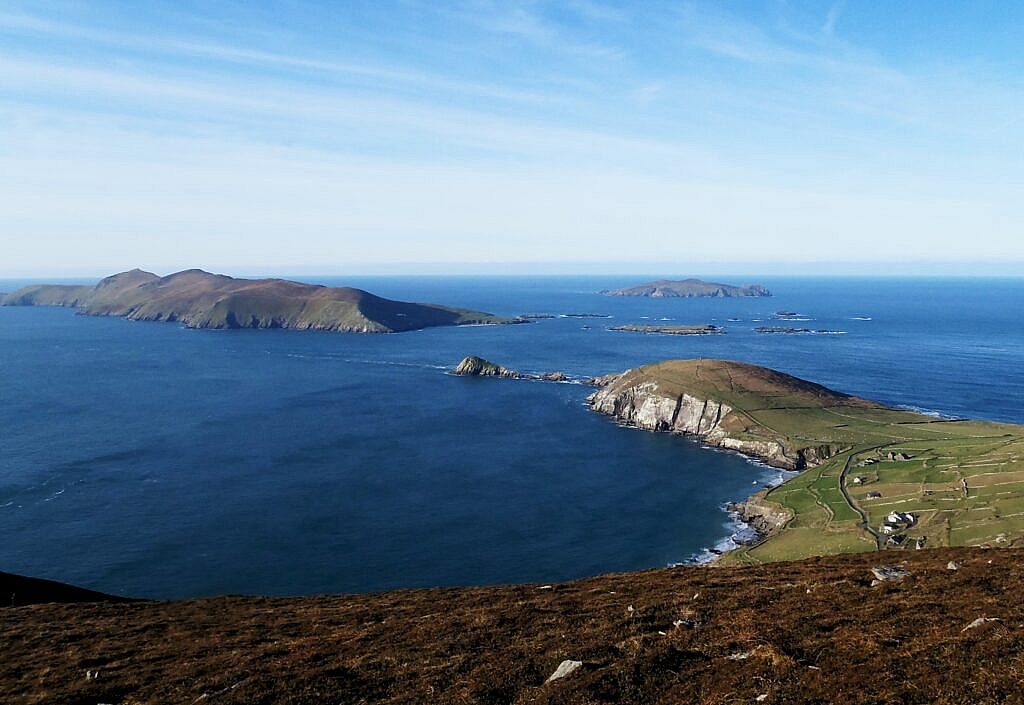 Beautiful landscape view on hillwalking route Loch Shliabh an Iolair - Sliabh an Iolair - Fán
