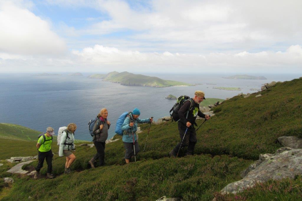 Beautiful landscape view on hillwalking route Loch Shliabh an Iolair - Sliabh an Iolair - Fán