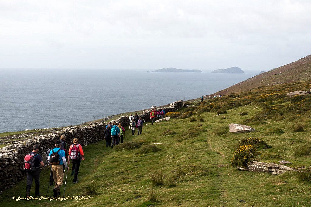 Beautiful landscape view on hillwalking route Loch Shliabh an Iolair - Sliabh an Iolair - Fán