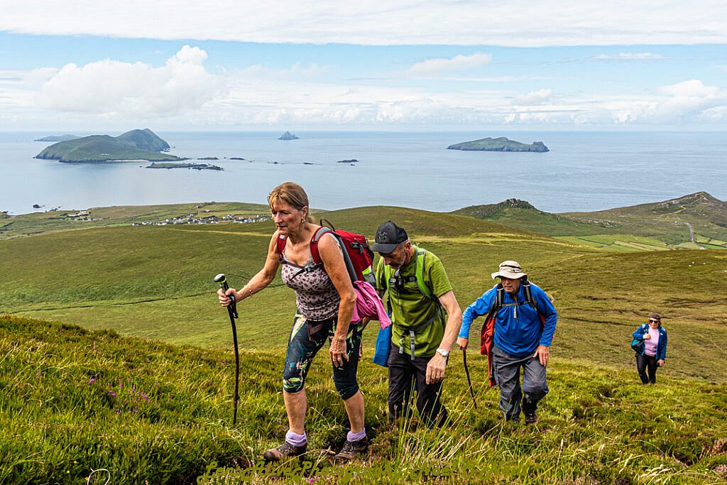 Beautiful landscape view on hillwalking route Loch Shliabh an Iolair - Sliabh an Iolair - Fán