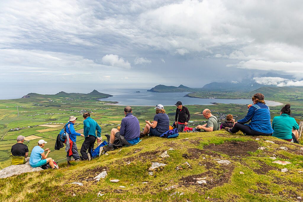 Beautiful landscape view on hillwalking route Loch Shliabh an Iolair - Sliabh an Iolair - Fán