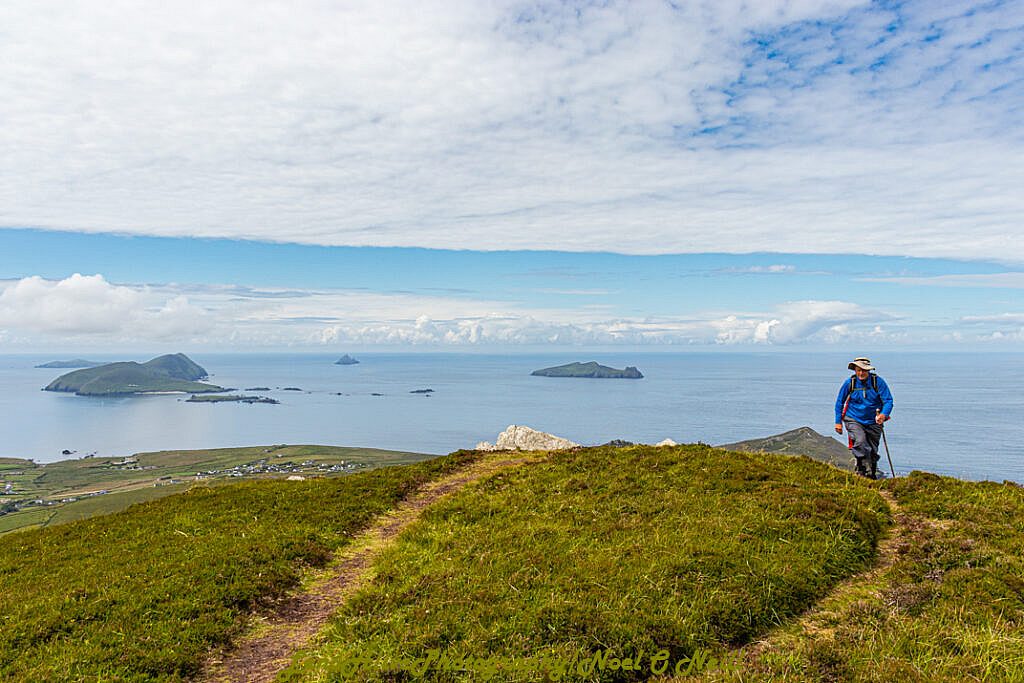 Beautiful landscape view on hillwalking route Loch Shliabh an Iolair - Sliabh an Iolair - Fán