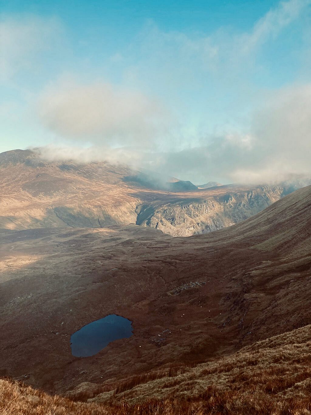 Beautiful landscape view on hillwalking route Annascaul Lake / Coumduff Circuit