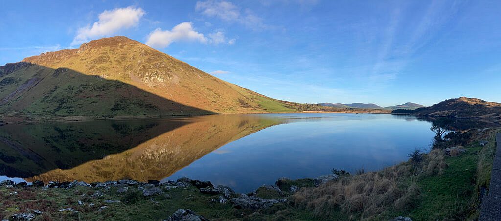 Beautiful landscape view on hillwalking route Annascaul Lake / Coumduff Circuit