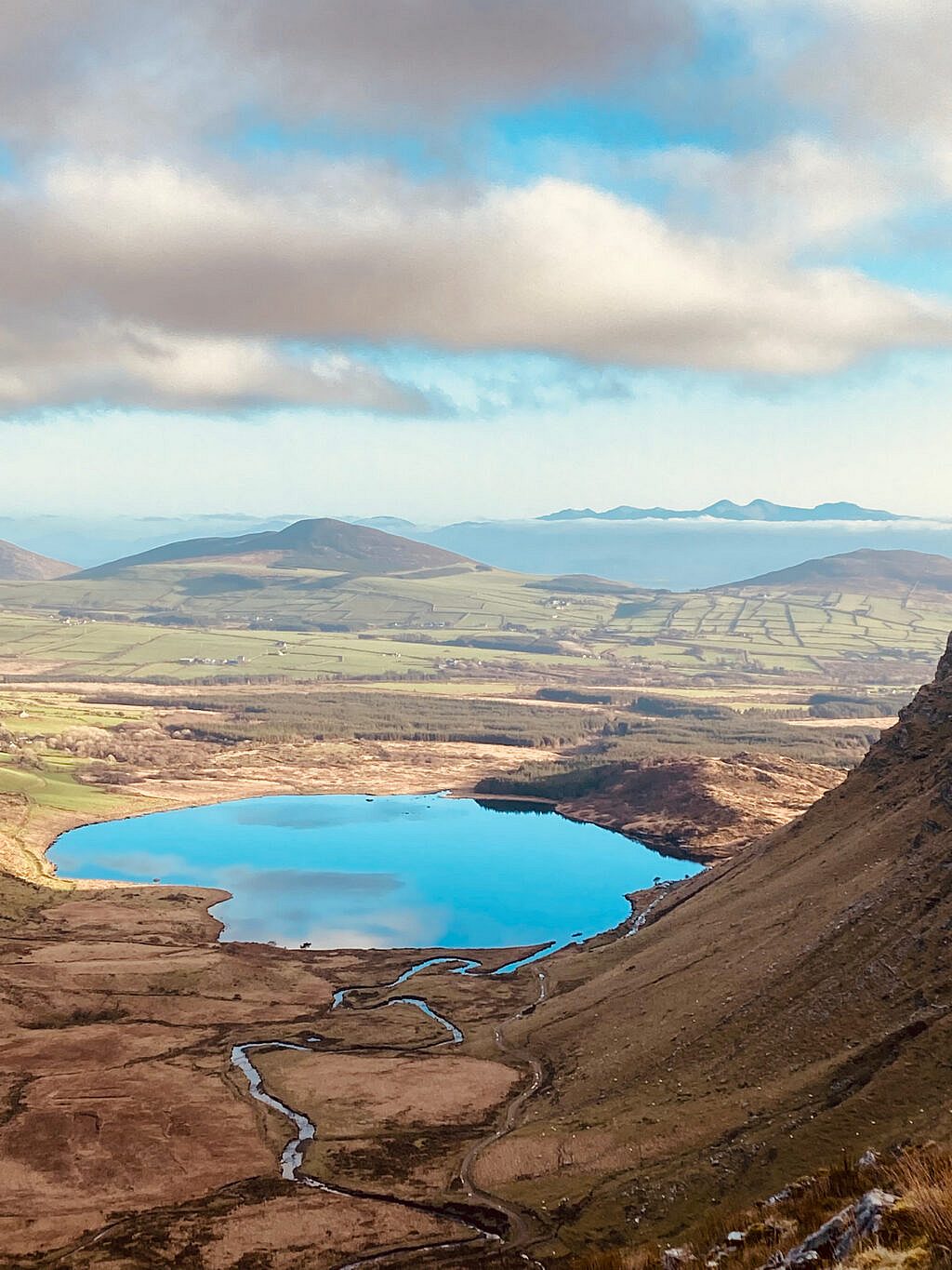 Beautiful landscape view on hillwalking route Annascaul Lake / Coumduff Circuit