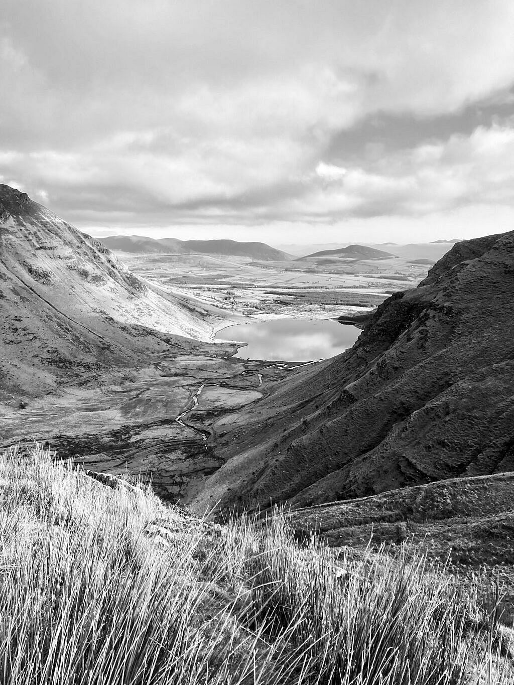 Beautiful landscape view on hillwalking route Annascaul Lake / Coumduff Circuit