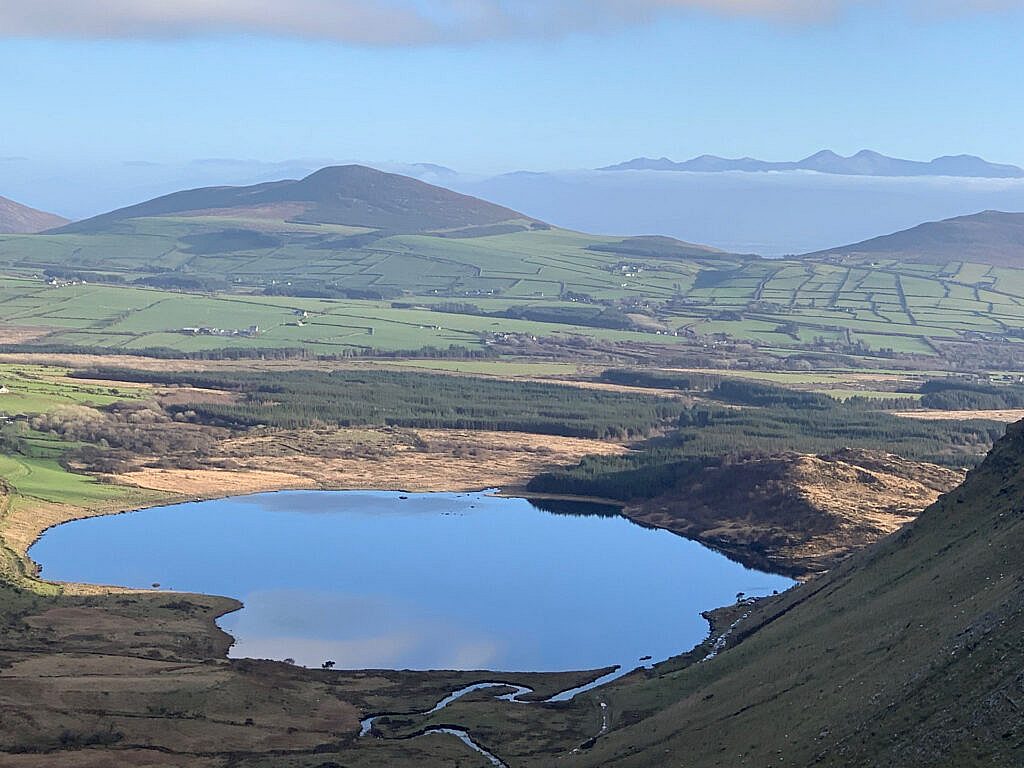 Beautiful landscape view on hillwalking route Annascaul Lake / Coumduff Circuit