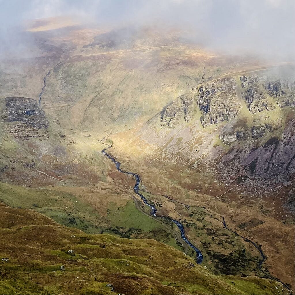 Beautiful landscape view on hillwalking route Annascaul Lake / Coumduff Circuit