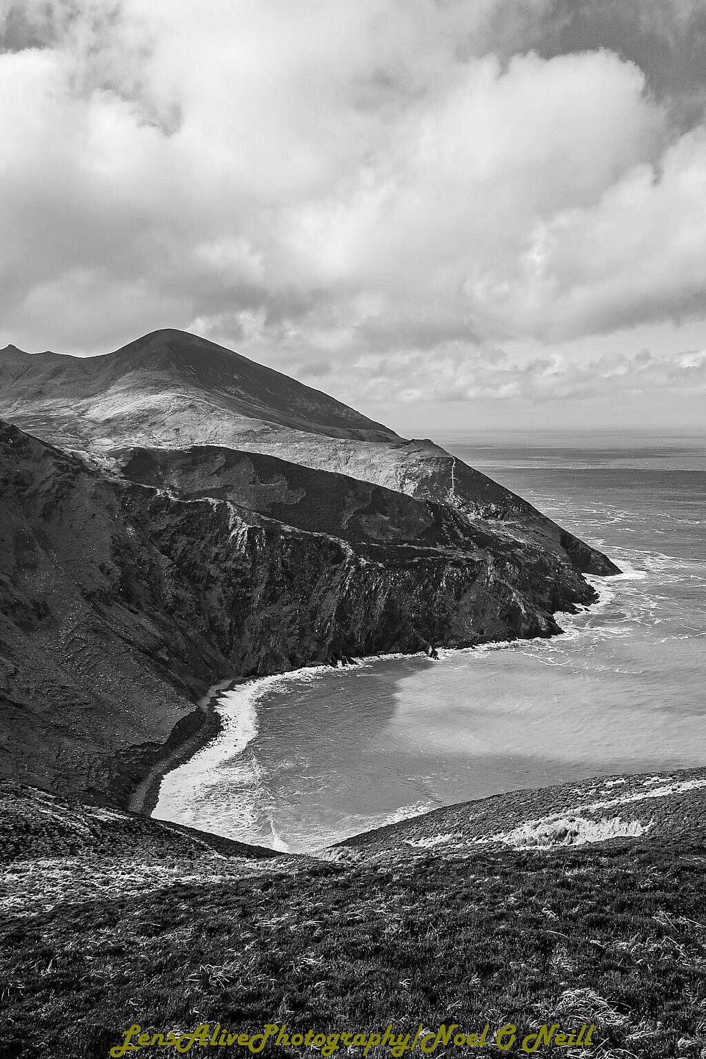 Beautiful landscape view on hillwalking route Brandon Point - Sás Creek Loop