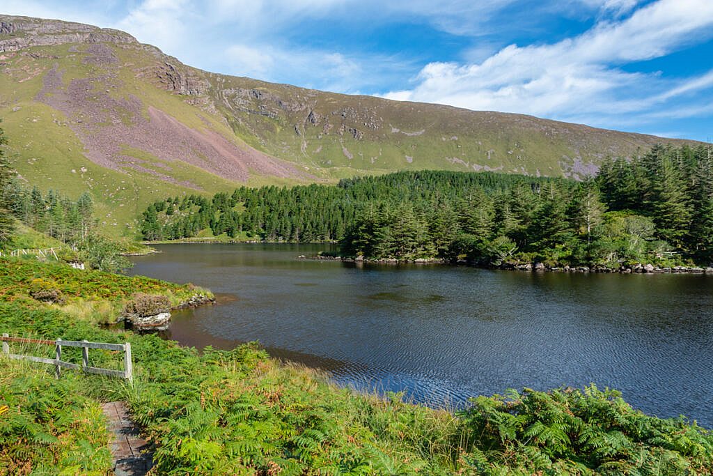 Beautiful landscape view on hillwalking route Glanteenassig - Stradbally Mountain - Beenoskee