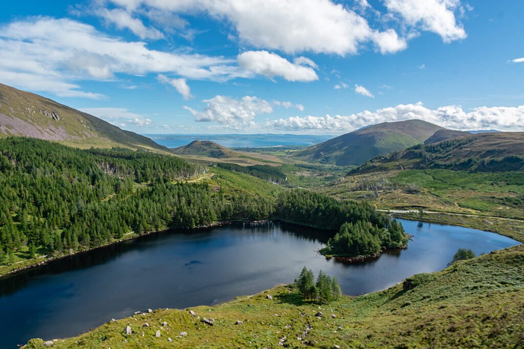 Beautiful landscape view on hillwalking route Glanteenassig - Stradbally Mountain - Beenoskee