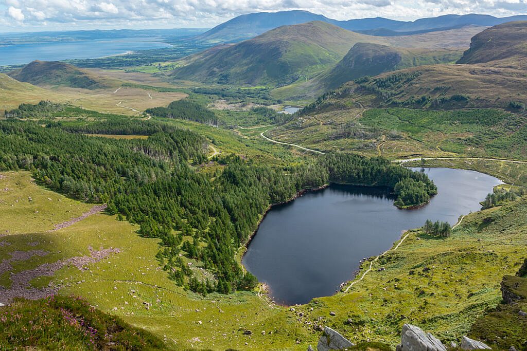 Beautiful landscape view on hillwalking route Glanteenassig - Stradbally Mountain - Beenoskee