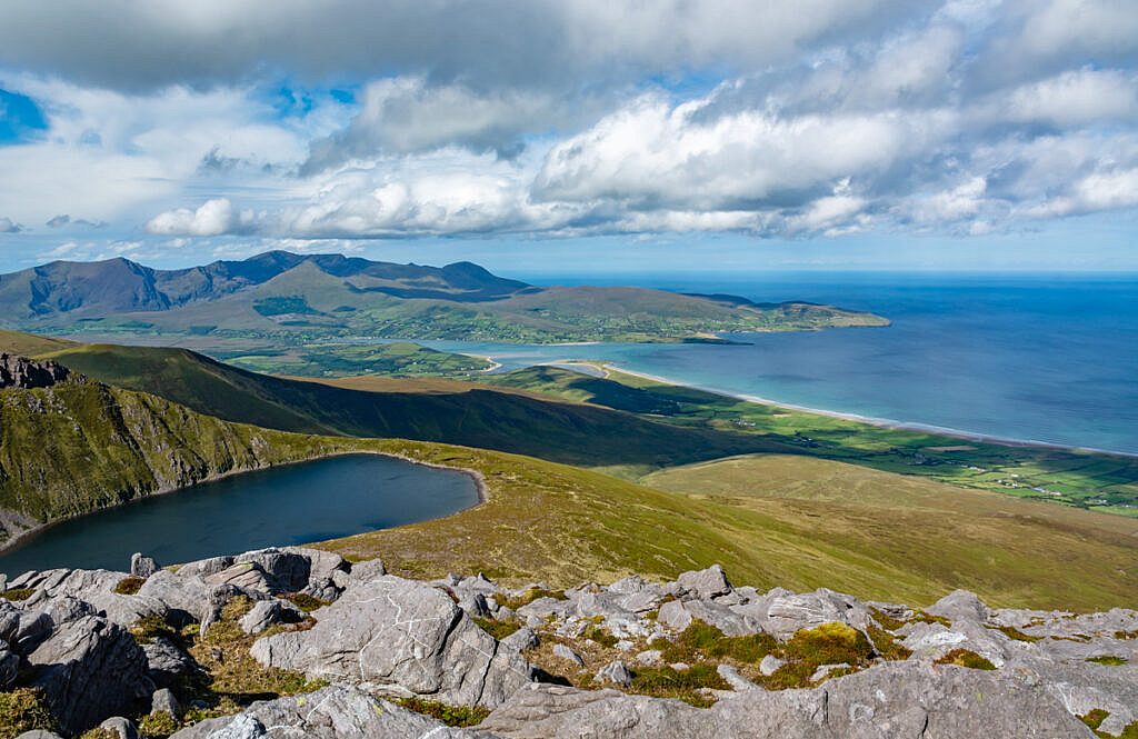 Beautiful landscape view on hillwalking route Glanteenassig - Stradbally Mountain - Beenoskee