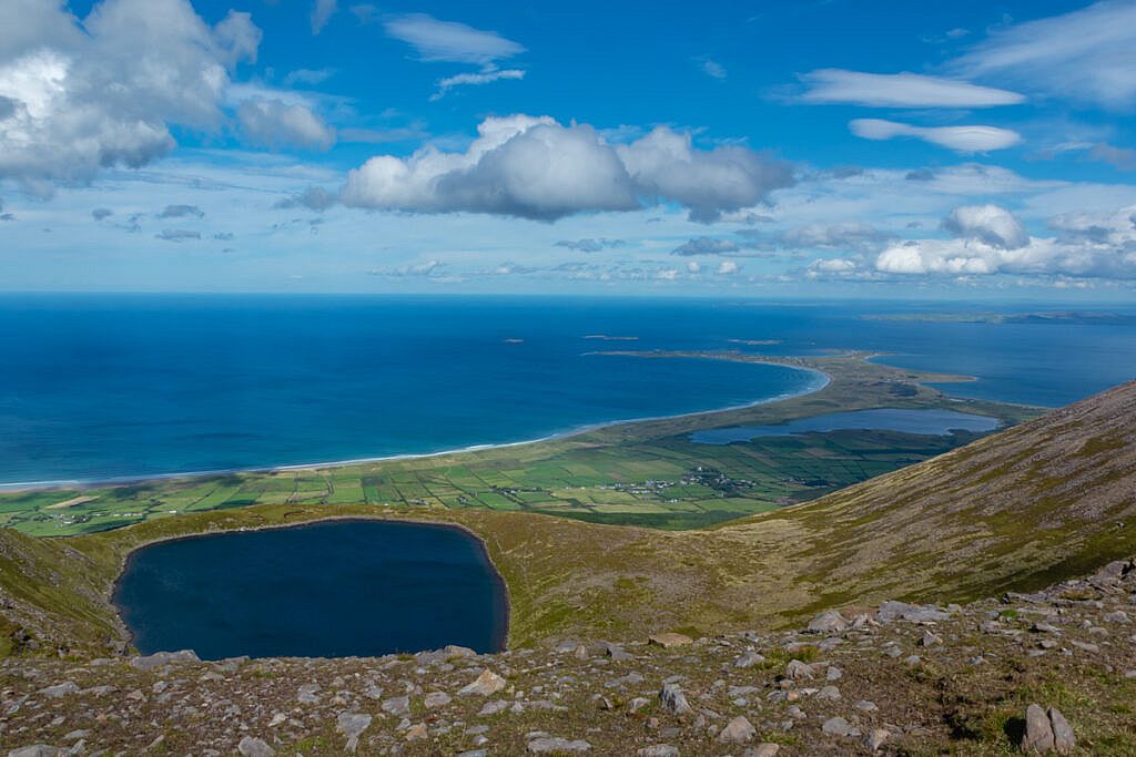 Beautiful landscape view on hillwalking route Glanteenassig - Stradbally Mountain - Beenoskee