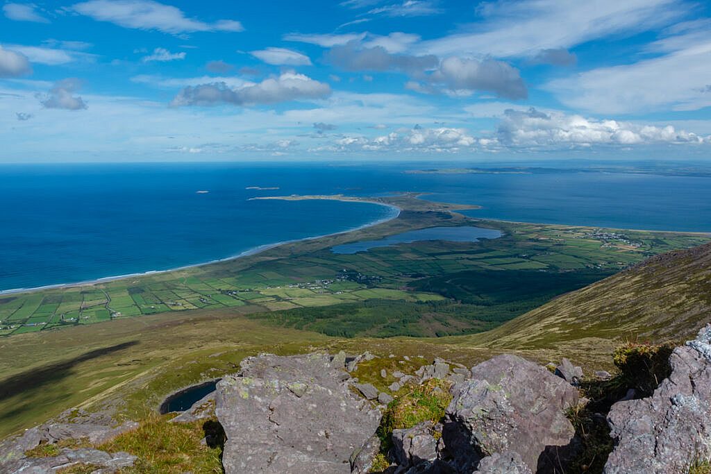 Beautiful landscape view on hillwalking route Glanteenassig - Stradbally Mountain - Beenoskee