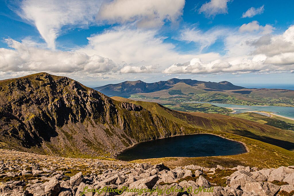 Beautiful landscape view on hillwalking route Glanteenassig - Stradbally Mountain - Beenoskee
