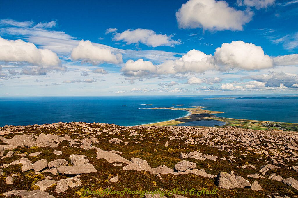 Beautiful landscape view on hillwalking route Glanteenassig - Stradbally Mountain - Beenoskee