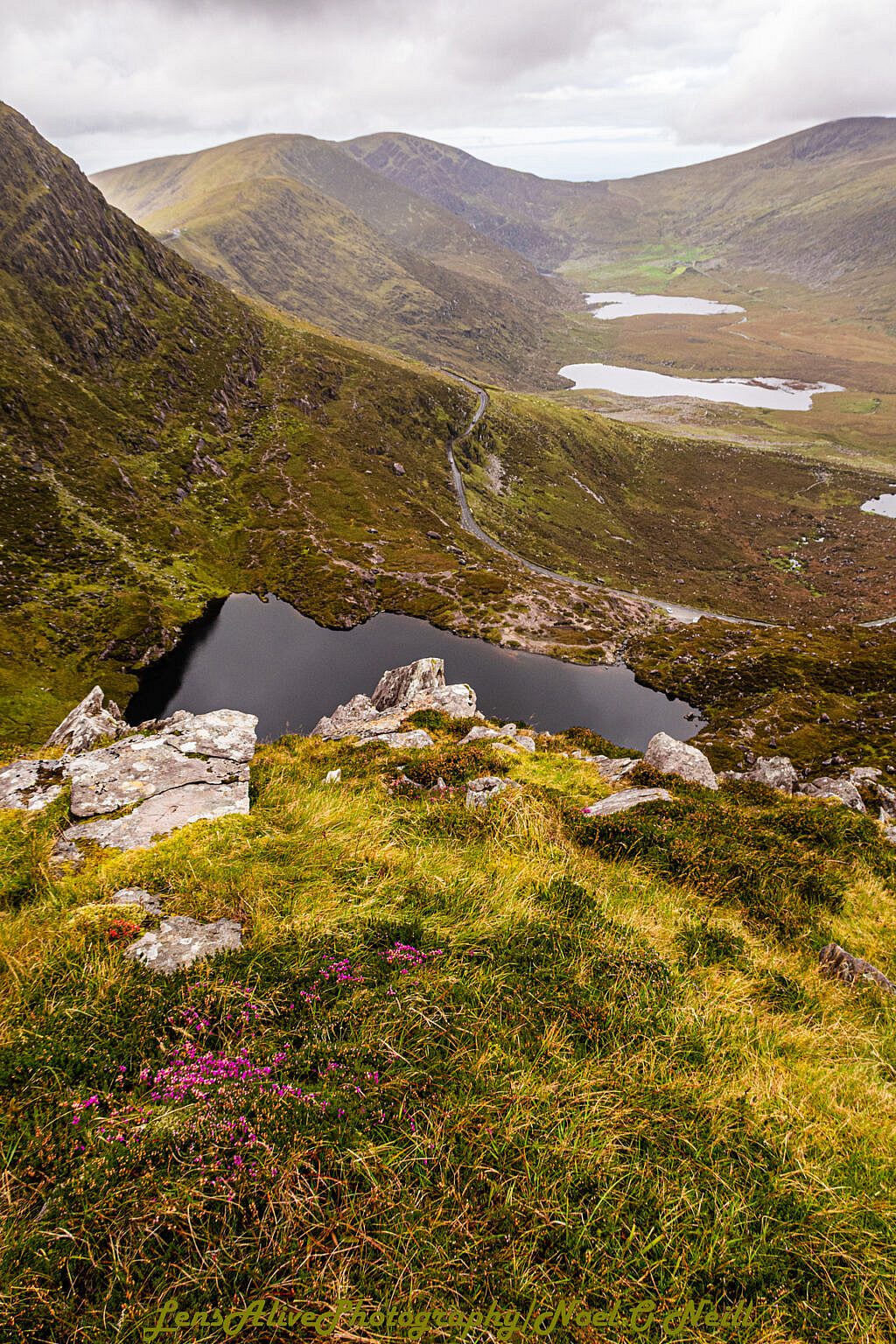 Beautiful landscape view on hillwalking route Pedlars Lake Shoulder to Chom an Áir