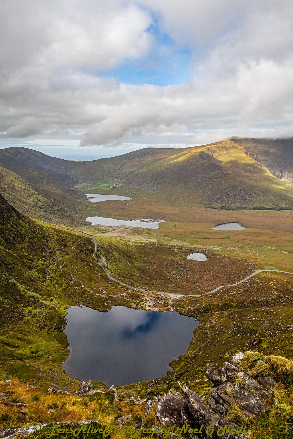 Beautiful landscape view on hillwalking route Pedlars Lake Shoulder to Chom an Áir