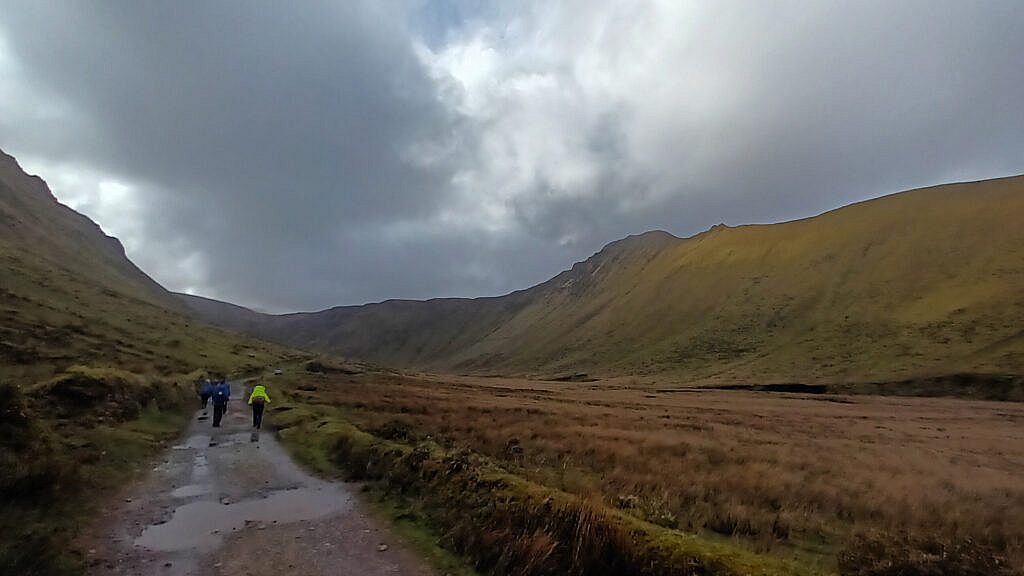 Beautiful landscape view on hillwalking route Macha na Bó - Binn an Túir