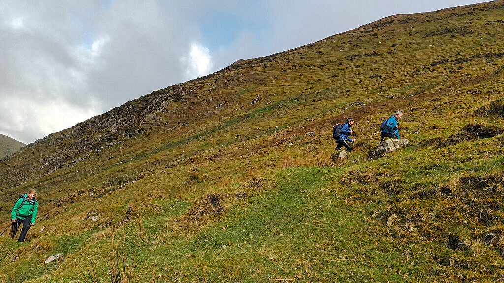 Beautiful landscape view on hillwalking route Macha na Bó - Binn an Túir
