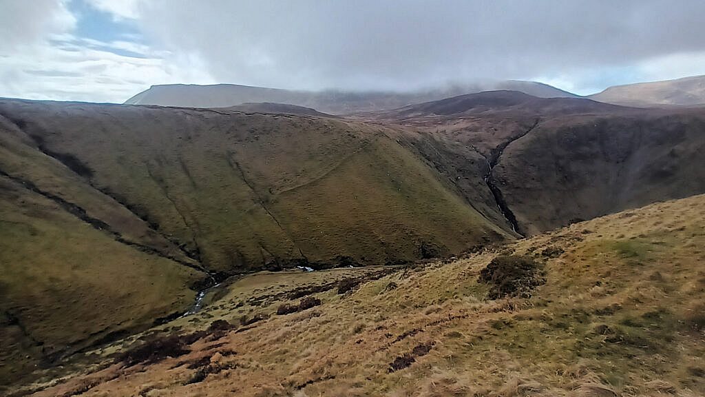 Beautiful landscape view on hillwalking route Macha na Bó - Binn an Túir