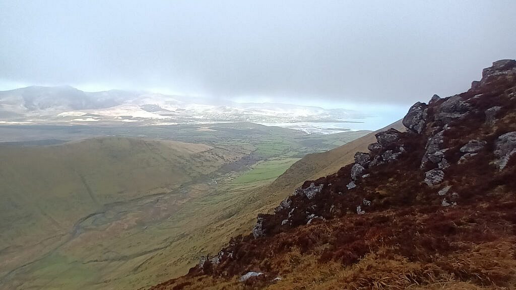 Beautiful landscape view on hillwalking route Macha na Bó - Binn an Túir