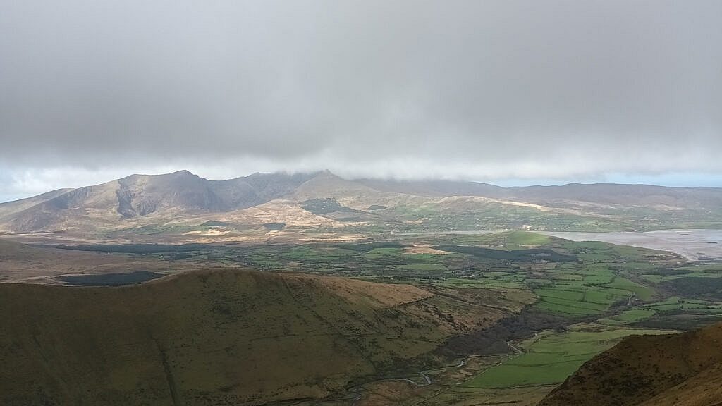 Beautiful landscape view on hillwalking route Macha na Bó - Binn an Túir