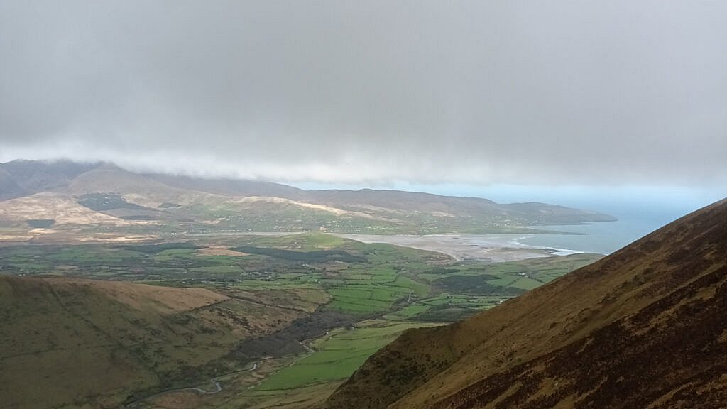 Beautiful landscape view on hillwalking route Macha na Bó - Binn an Túir