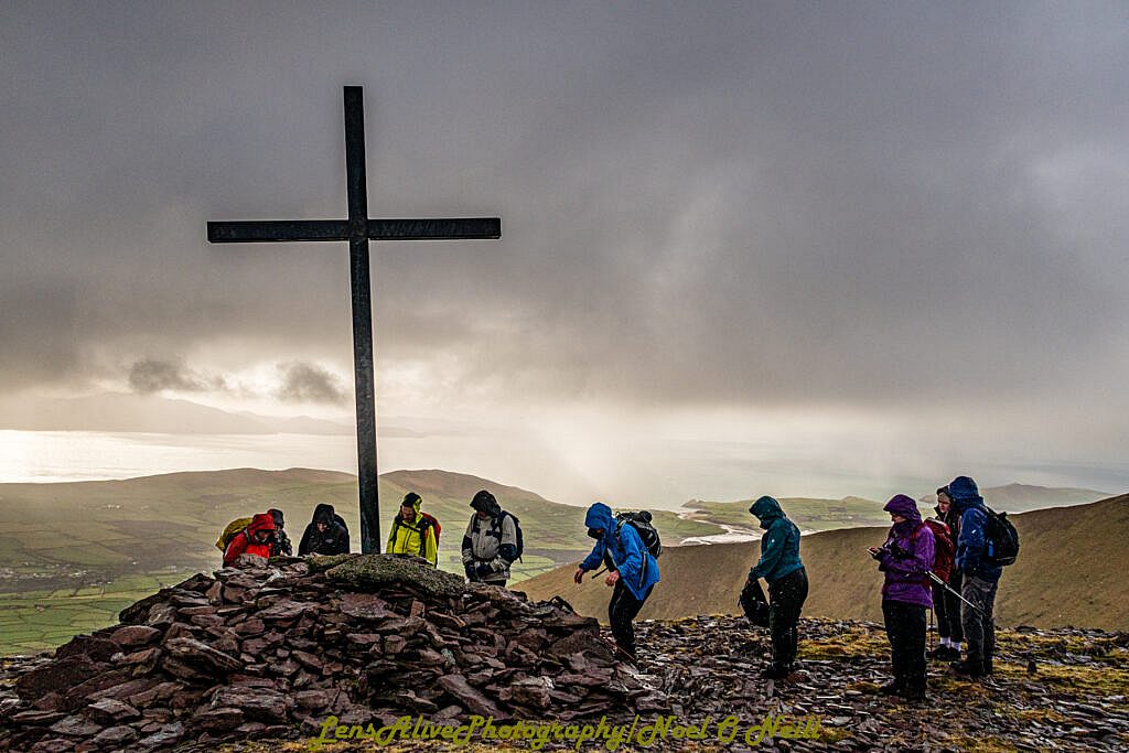 Beautiful landscape view on hillwalking route Cruach Scéirde - An Cnapán Mór - Cnoc na Bánóige - Bearna na Gaoithe