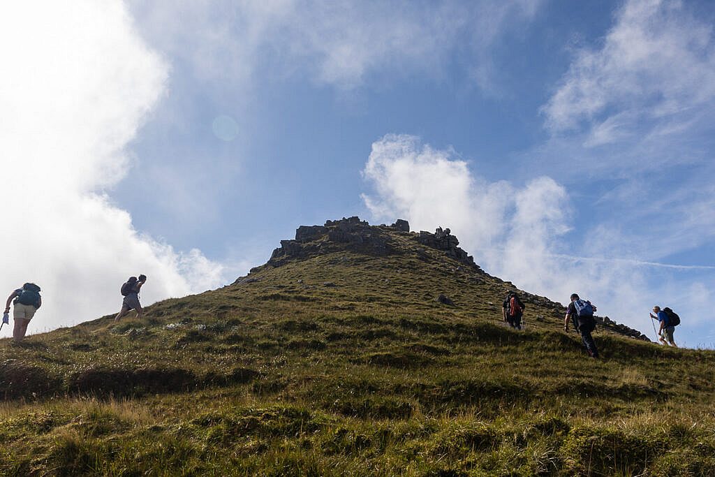 Beautiful landscape view on hillwalking route Baile na hAbha to Baile Breac via An Galán & Mount Brandon (Linear Walk)