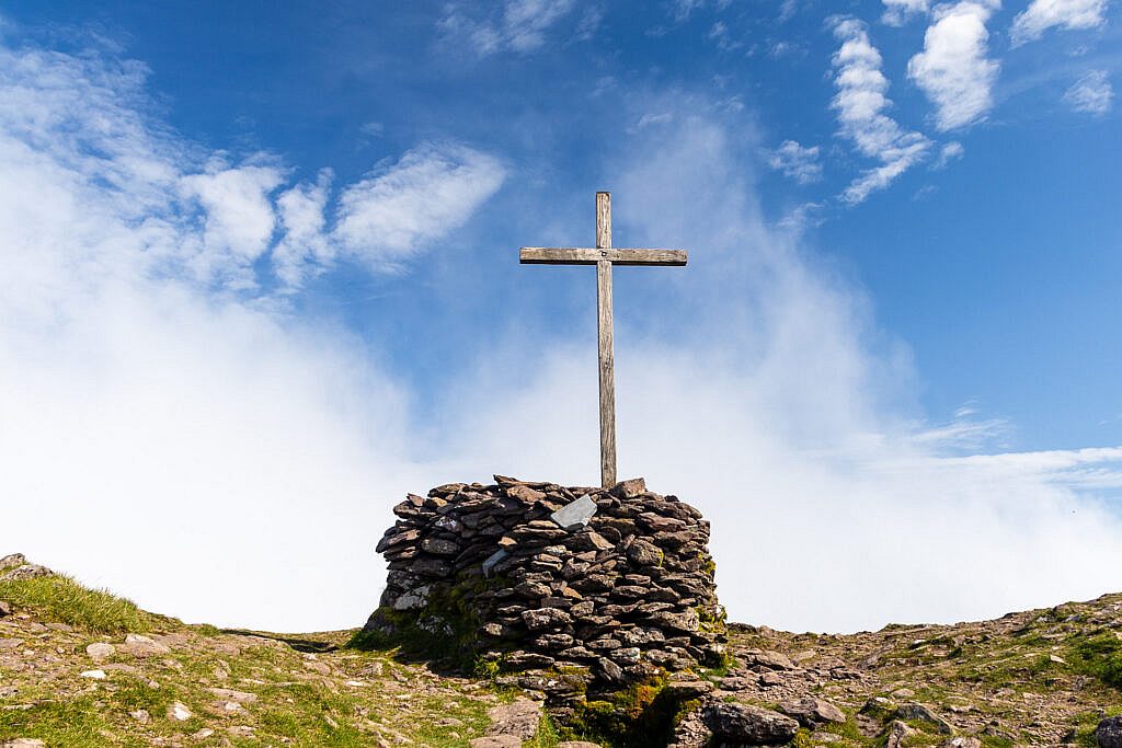 Beautiful landscape view on hillwalking route Baile na hAbha to Baile Breac via An Galán & Mount Brandon (Linear Walk)