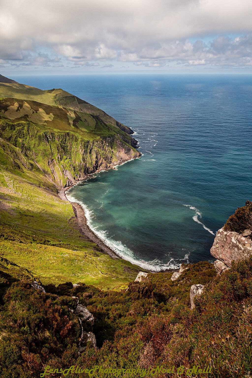 Beautiful landscape view on hillwalking route Brandon Point - Más an Tiompán - Teer